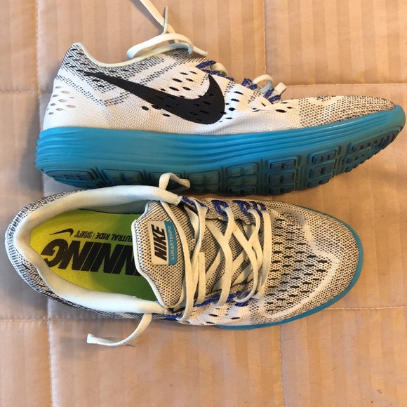 Used Nike lunartempo running shoes. Womens size 9. - Picture 4 of 16